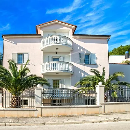Apartments Ori Pula Exterior photo