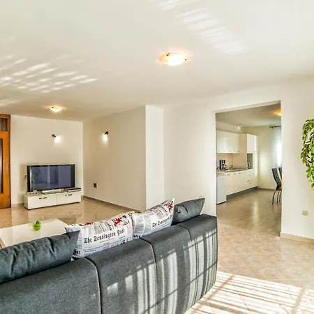 Apartments Ori Pula Exterior photo