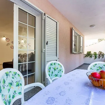 Apartments Ori Pula Exterior photo