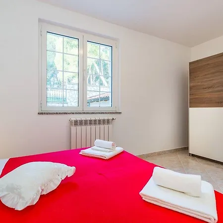Apartments Ori Pula Exterior photo